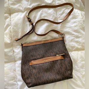 Micheal Kors purse 👜